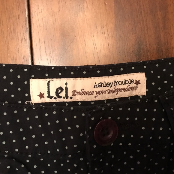 Black with White Polka Dots Pleated Shorts - Picture 3 of 6